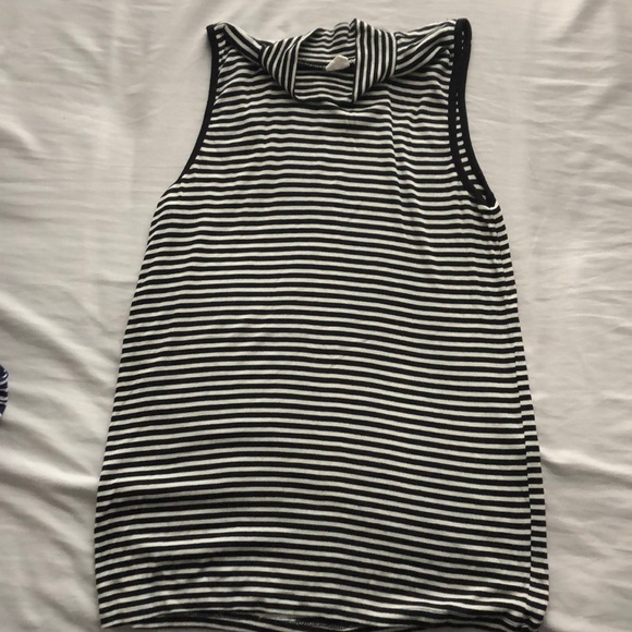 GAP Sleeveless Turtleneck